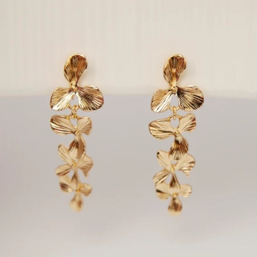 Gold flower drop earrings #803